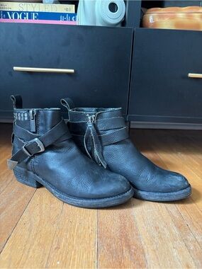 Dolce Vita Black Leather Ankle Booties